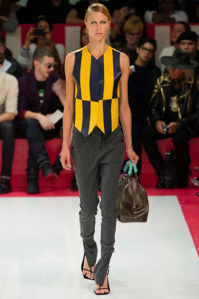 Look 25